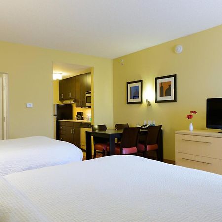 Towneplace Suites By Marriott Frederick Exterior photo