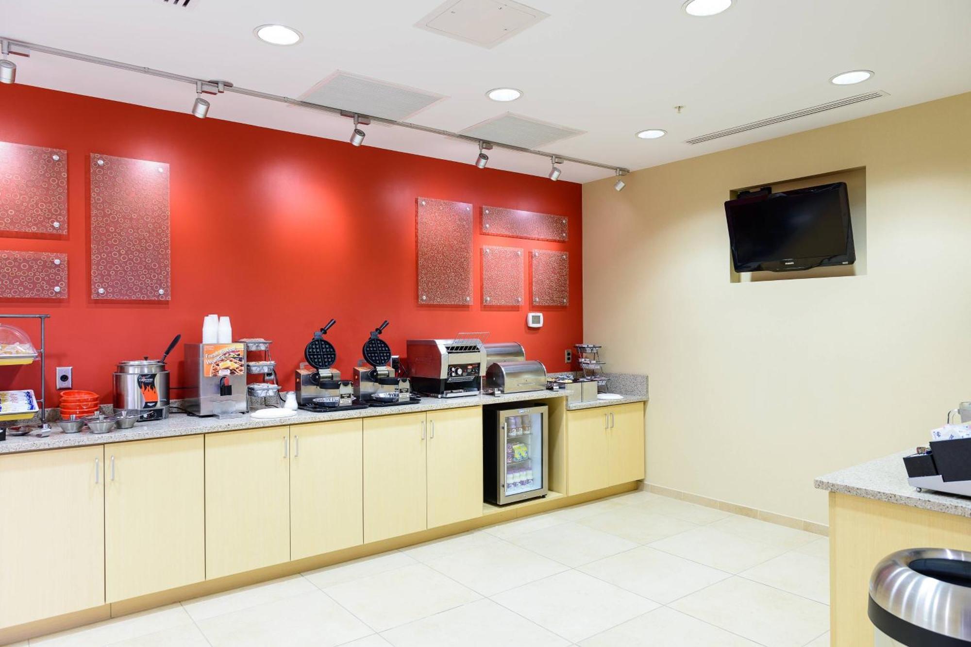 Towneplace Suites By Marriott Frederick Exterior photo