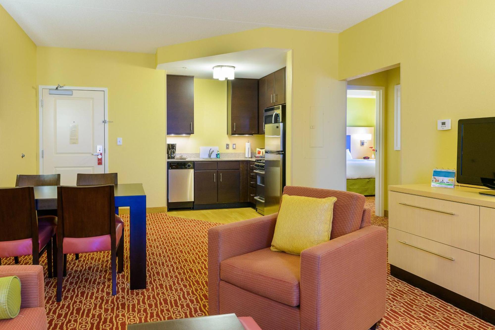 Towneplace Suites By Marriott Frederick Exterior photo